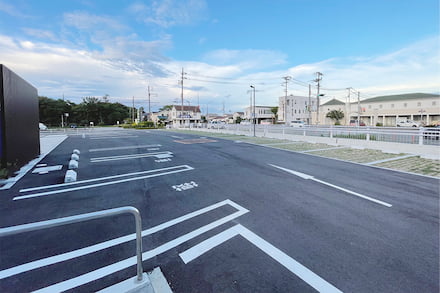 広々とした駐車スペース