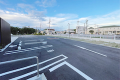 広々とした駐車スペース